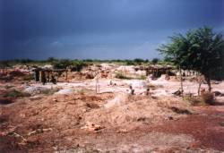 Rejets aprés traitement de quartz minerai - Tourouba