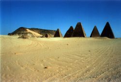 Pyramidy u Jebel Barkalu - Karima